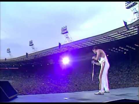 Queen - Another one bites the dust (Live at Wembley)