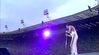 Queen - Another one bites the dust (Live at Wembley)
