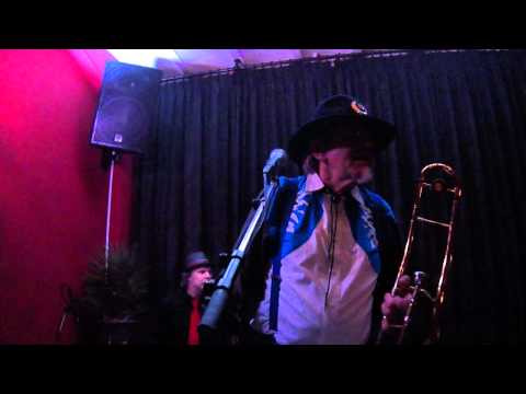 Bennie Jolink Fokke De Jong en Roel Spanjers in Cafe Postkantoor Nieuw Amsterdam Ik goa lopen