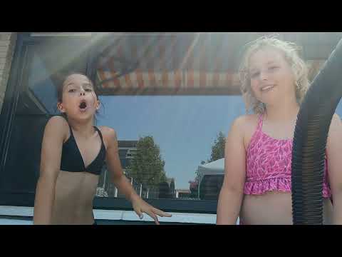 Lekker zwemmen En er komt eemn pt2