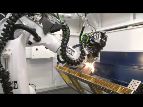 TRUMPF 3-D-Laserbearbeitung: TruLaser Robot 5020 - Drehmodul