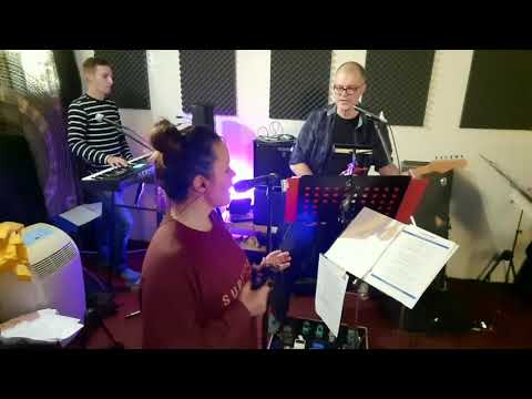 Tuolta saapuu Charlie brown - Vicky Rosti (Dudette cover)