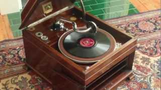 Fats Waller &amp; His Rhythm - I Used to Love You (But It&#39;s All Over Now) (HMV 126 Gramophone)