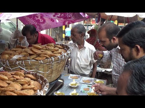 Delhi People Enjoying Tasty Puri Bhaji @ Just ₹ 20 | Street Food Delhi