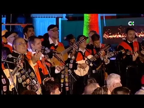 Cantando "Corazón Partío" en Noche de Taifas
