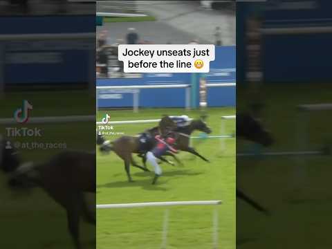 Jockey DRAMATICALLY unseats at the line! 😯