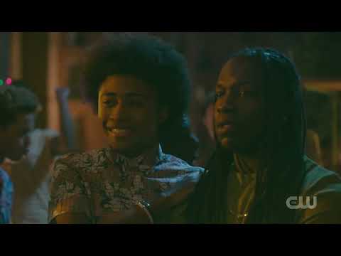 Yum Yum Gimme Some - Legacies 2x01 Music Scene