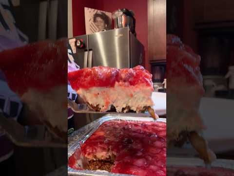 Strawberry Pineapple Pretzel Salad! A PITTSBURGH FAVORITE!!   #pittsburgh #pretzelsalad