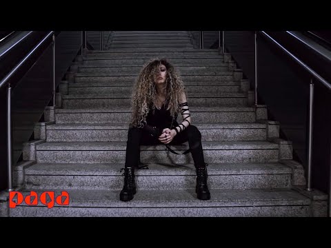 Sena Şener - Her An Gidebilirim (Official Video)