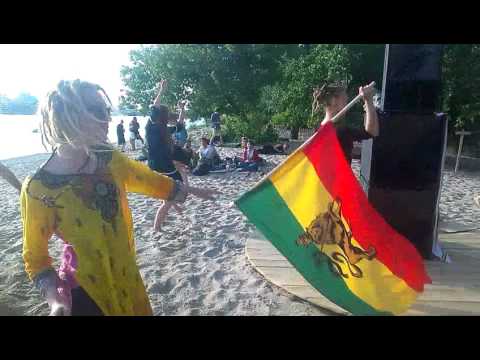 Roots Garden Ras Iton play Barry Issac & Dougie – Reggae Music