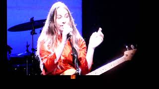 HAIM - That Don&#39;t Impress Me Much (Shania Twain cover) @ The Greek Theatre, Los Angeles - 10/19/17