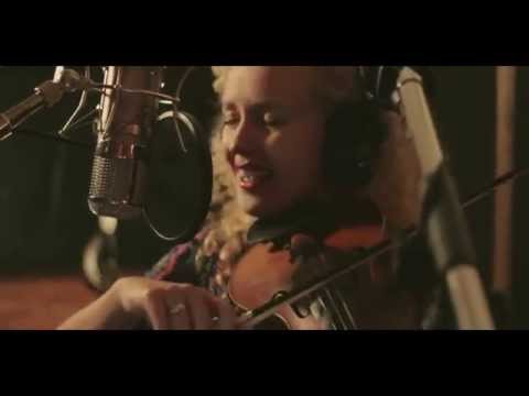 Curly Strings // Muu ei loe (Official video)