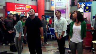 Akim, Nera, Ray &amp; Ira - Bayangan Ilham @ Akustika Raya 2011 (Part 4)