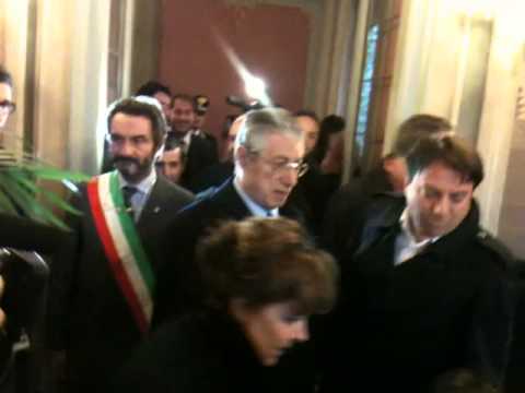 Umberto Bossi e la moglie alla cerimonia per Calogero Marrone