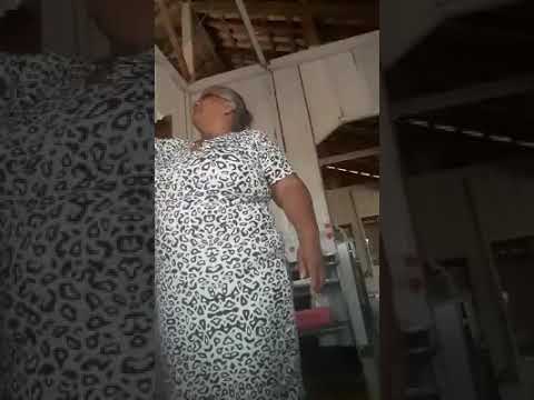 Muito além das estrelas  - Raquel Dias cantando em casa na pandemia