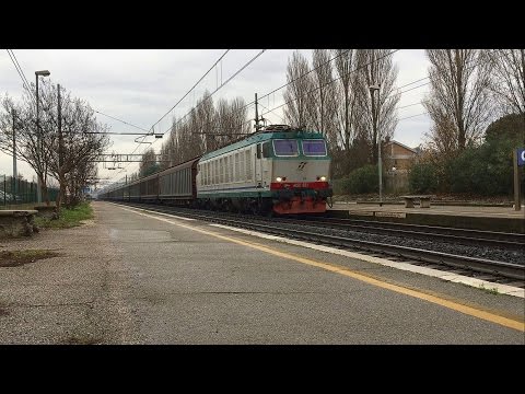 E652.021 sul MRS Brindisi - Castelguelfo, in transito a Cattolica.