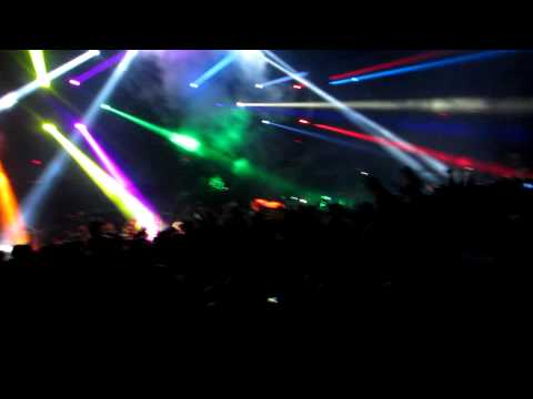 Tramps Like Us: Thomas Gold - ID