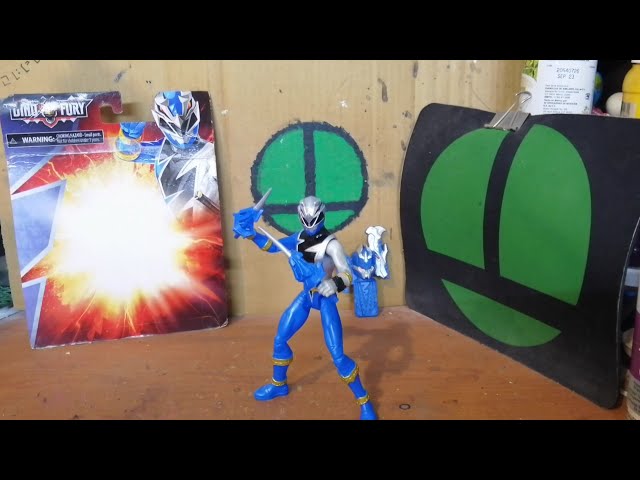 Vídeo relacionado con Power Rangers Dino Fury Rip N Go Tricera Battle Rider and Dino Fury Blue Ranger 6 pulgadas Escala Vehículo y figura de acción, juguetes para niños de 4 años en adelante