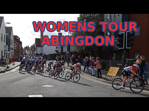 Women's Cycle Tour Races Through Abingdon on Michaelmas Fair Day