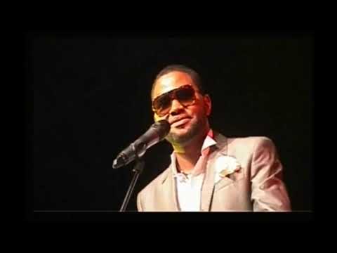 Ferre Gola interprète la chanson Rendez vous manquer de Werrason (concert lipanda 2010)