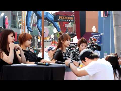 f(x) and Miss A  sitting at the judges table