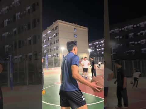 當扣將遇到路人在自己面前秀彈跳時... #basketball #籃球