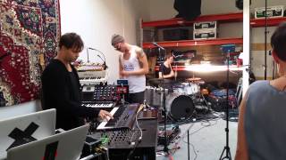 05 Band 5 - Trentemøller: Come Undone (Trentemøller Remix)