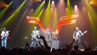 WEEZER. My name is Jonas.Wild, wild performance. Live in Barcelona 2025.