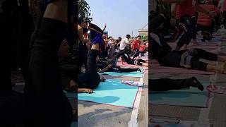 Download lagu Lomba pakai celana tanpa tangan mp3