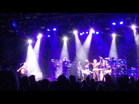 Videoclip de Heart of the Sunrise (Live at Maple Leaf Gardens Toronto, Ontario, Canada October 31, 1972) — Yes