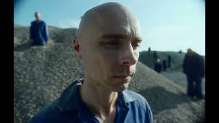 Video zu 'Hollow' ansehen