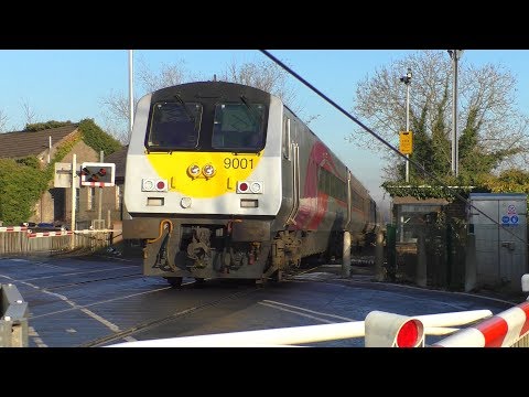 DD set 9001 & 8209 on a southbound Enterprise @ Dunmurry (25-11-2016)