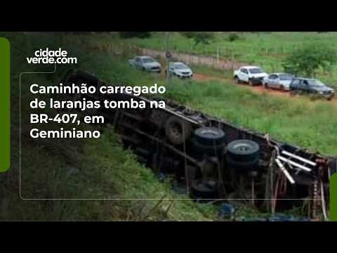 Caminhão carregado de laranjas tomba na BR-407, em Geminiano