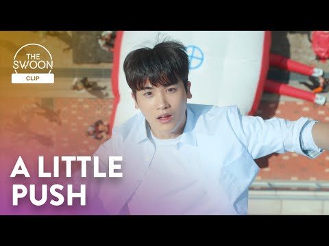 Han Hyo-joo pushes Park Hyung-sik off the roof of their school building | Happiness Ep 1 [ENG SUB]