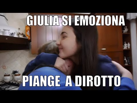 GIULIA  SI EMOZIONA E PIANGE A DIROTTO | PROVA A NON EMOZIONARTI @MargheGiuliaKawaii