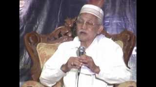 preview picture of video 'Pengajian KH. M. ABDUL AZIZ MANSHUR (Pengasuh PP Lirboyo) di Terungwetan Krian Sidoarjo (part 1)'