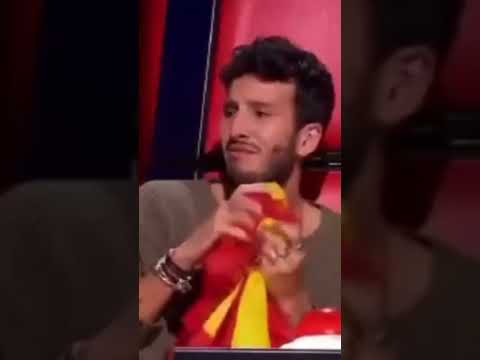 Sebastián Yatra se conmueve.Aitana, David Bisbal,Pablo López y Sebastián Yatra en 'La Voz Kids 2022