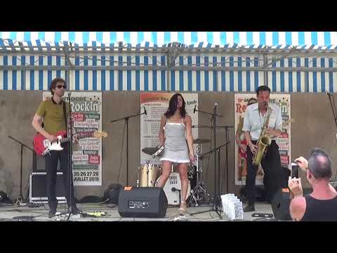 Loolie  & the Surfing Rogers : Comanche (The Revels)