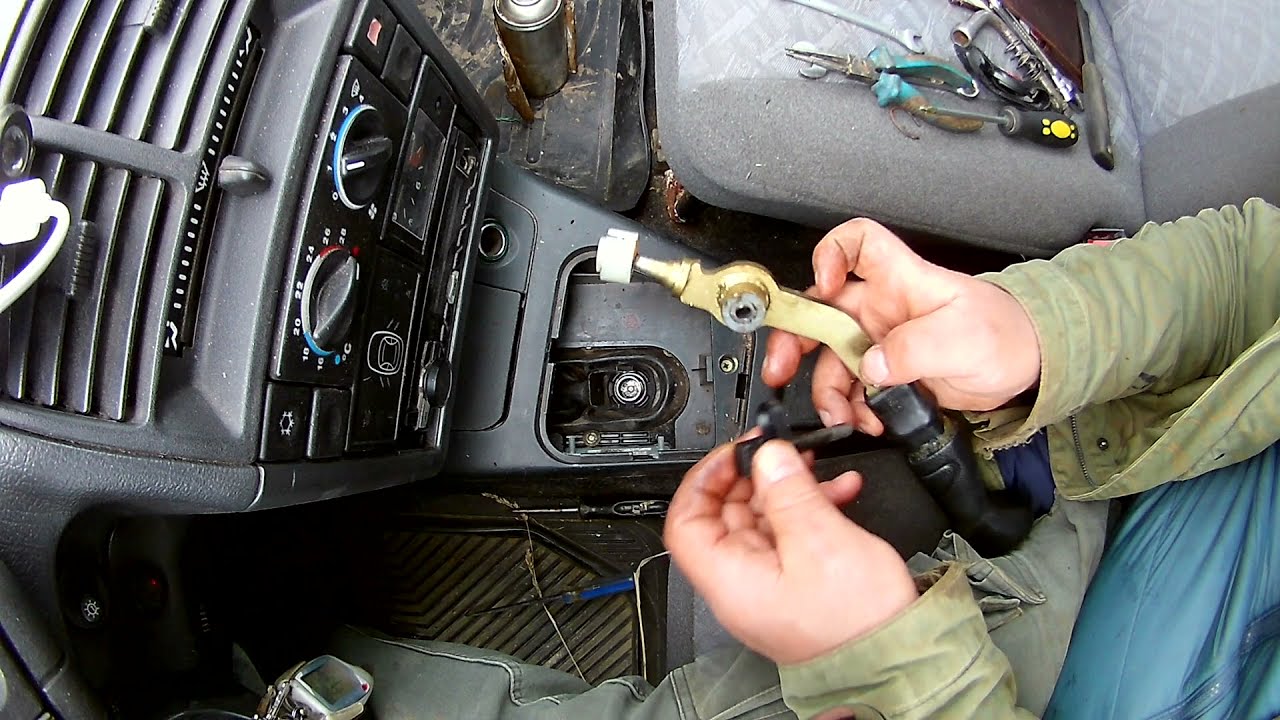 как поменять ремкомплект кулисы на ваз 2110