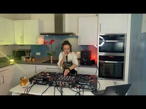 AmyElle Kitchen Rave (Twitch Live Part 1)