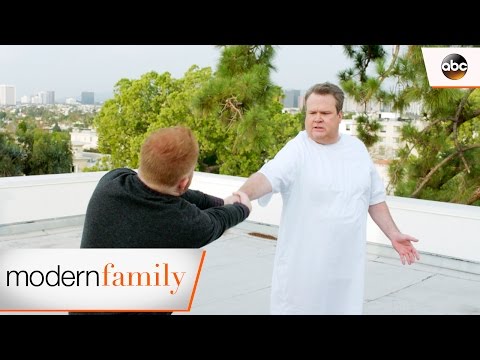 Cam Gets an MRI - Modern Family 8x13