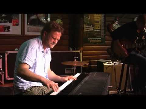 MIKE ANDERSEN DUO - Evil