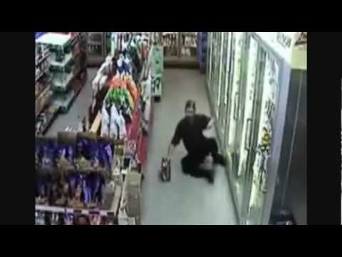 Betrunkener Mann braucht mehr Bier