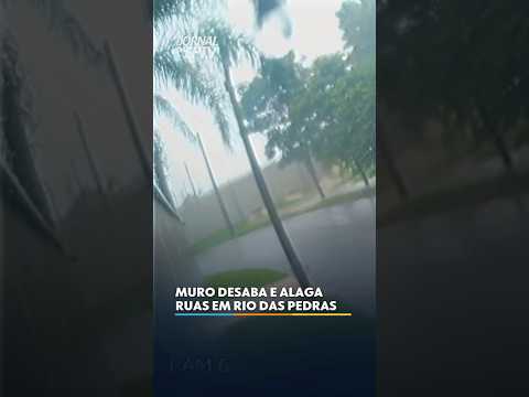 Muro desaba e alaga ruas em Rio das Pedras