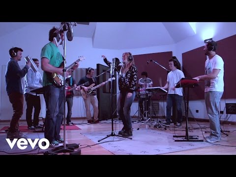 Los Bonnitos - Cae el Sol (Official Video)
