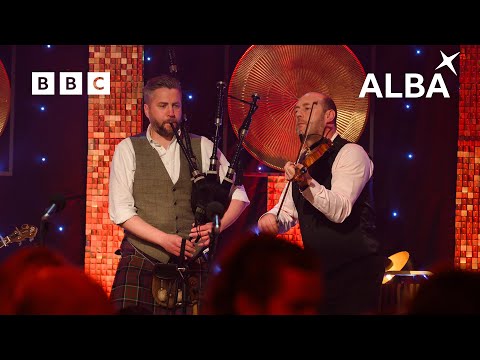 Finlay MacDonald & The Glenfinnan Ceilidh Band | Jig Set | Cèilidh Na Bliadhn’ Ùire 2023 | BBC ALBA