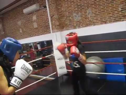 Nati Vs Rebeca `Guanteo´ Boxeo en Club Deportivo José Valenciano (Mayo 2014)