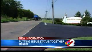 preview picture of video 'New Solid Rock statue moving into place in Monroe'