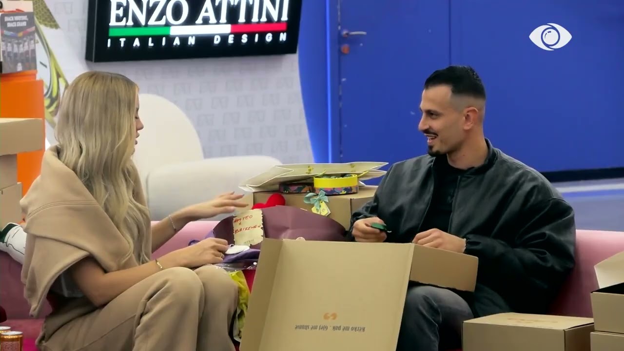 Brikena hap dhuratat e saj për 8 mars, Mateo: E shikon që të njoh më shumë seç mendon