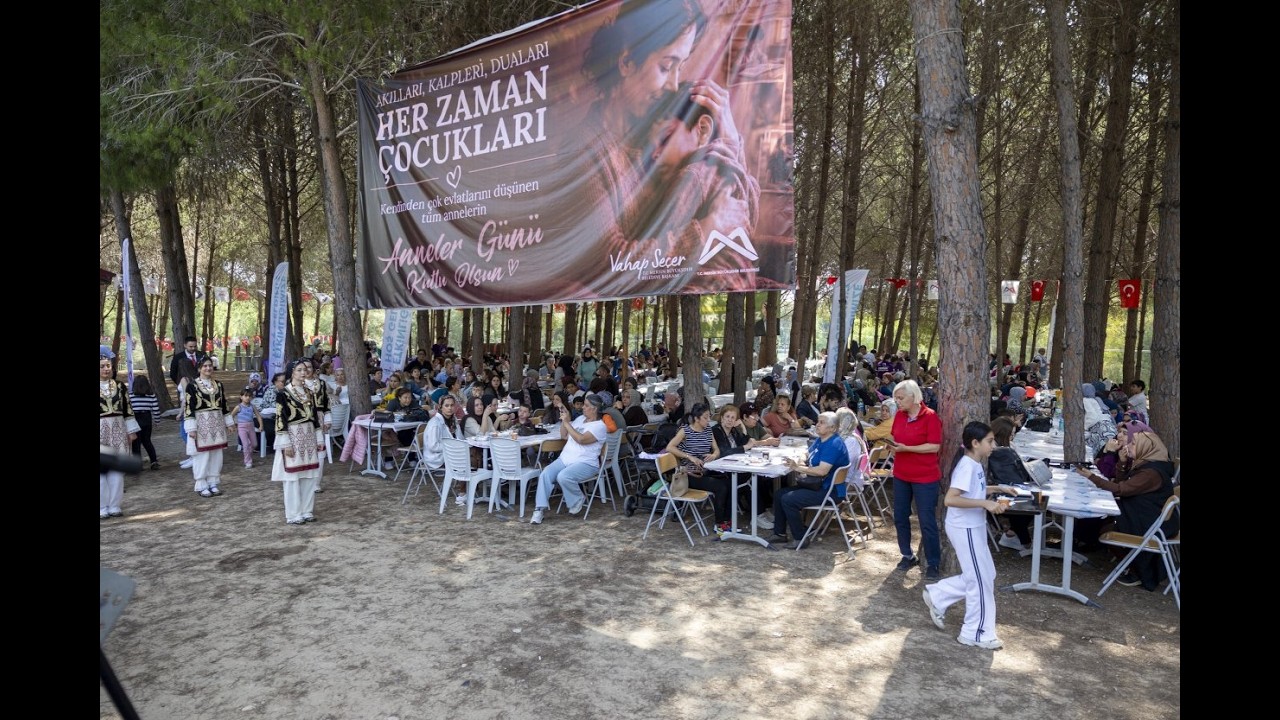 MERSİN BÜYÜKŞEHİR ANNELER GÜNÜNÜ KUTLADI